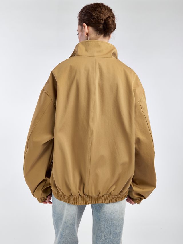 Куртка с воротником-стойкой укороченного кроя