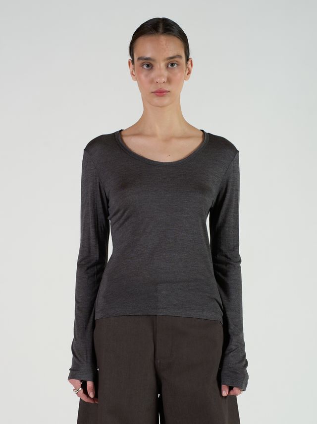 Лонгслив с глубоким вырезом