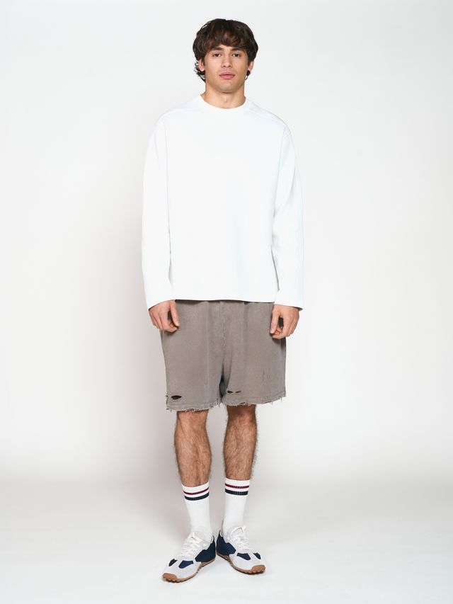 Шорты с необработанным краем и разрезами