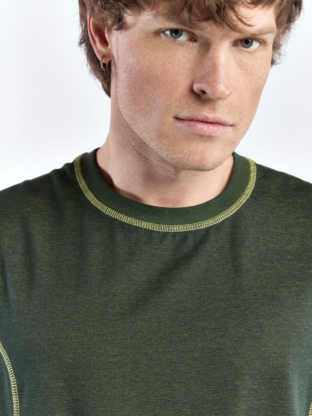 Майка с контрастными швами