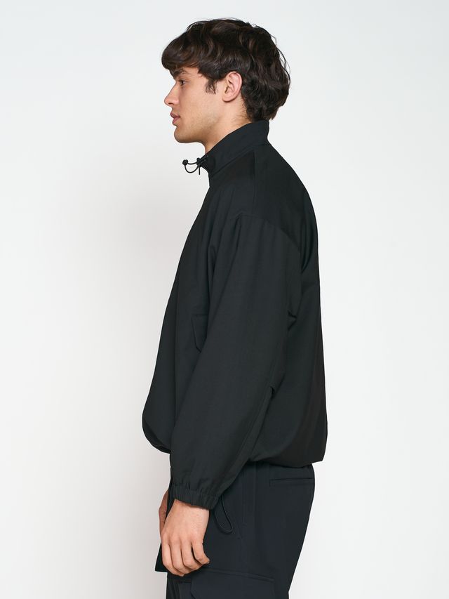 Ветровка с кулисками на воротнике