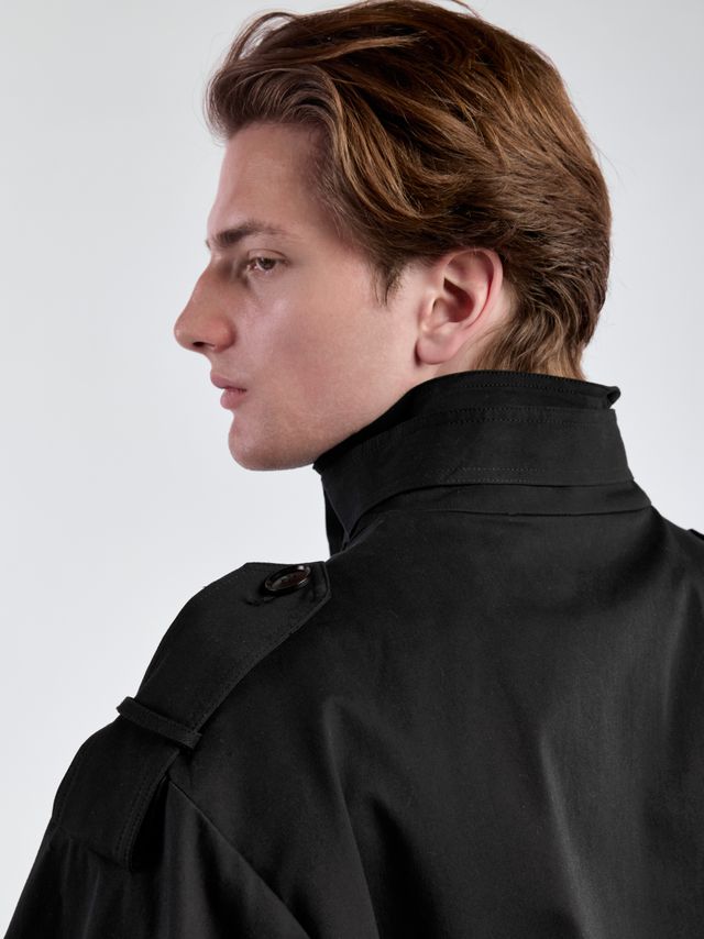 Асимметричный тренч с заниженным поясом