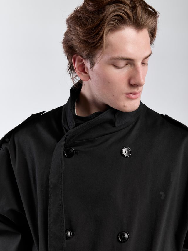 Асимметричный тренч с заниженным поясом