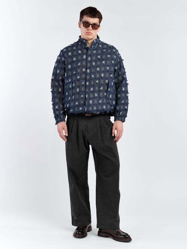 Джинсовый бомбер из фактурной ткани