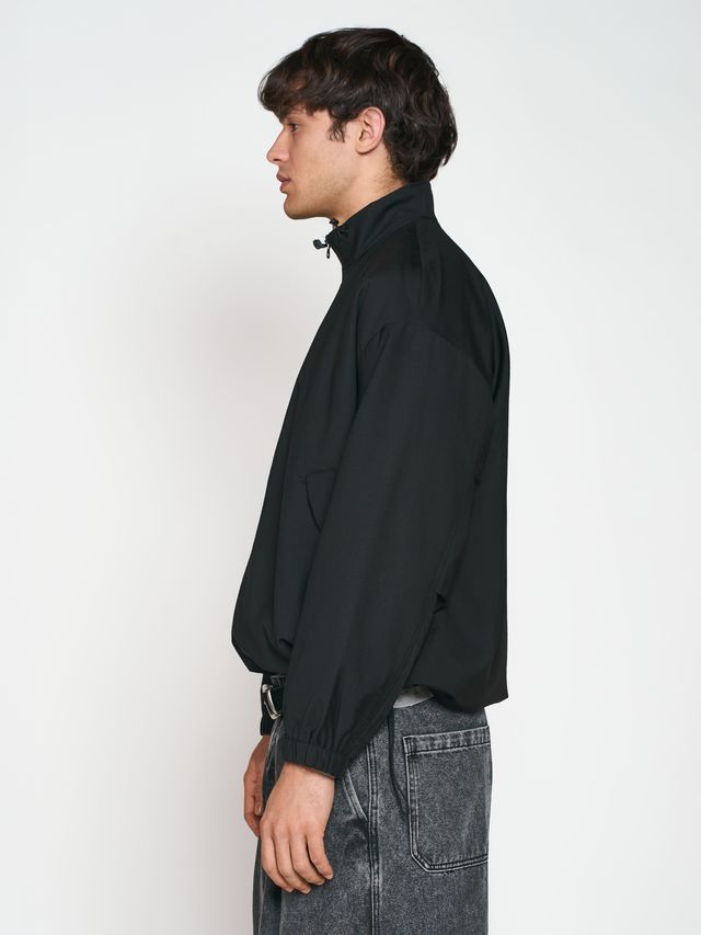 Ветровка с кулисками на воротнике