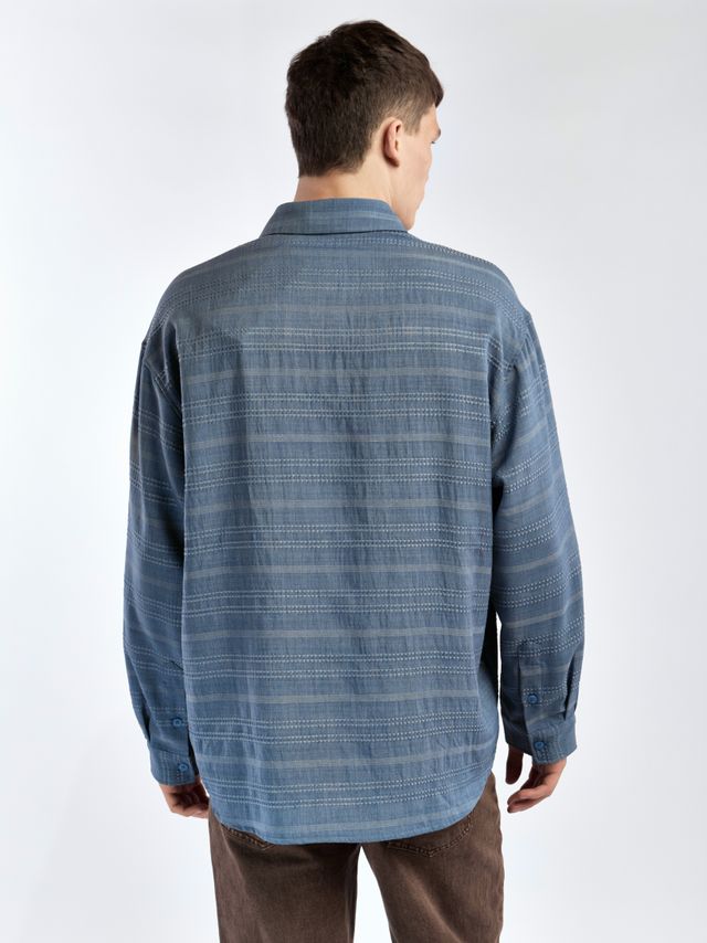 Рубашка из фактурной ткани под джинсу