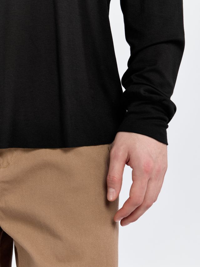 Лонгслив с манжетами из струящейся ткани