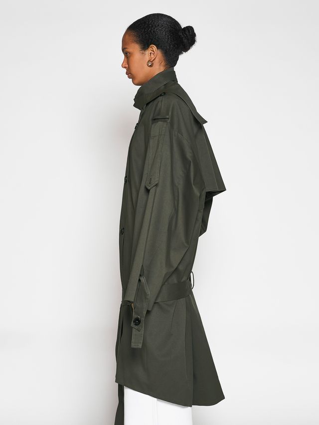 Асимметричный тренч с заниженным поясом