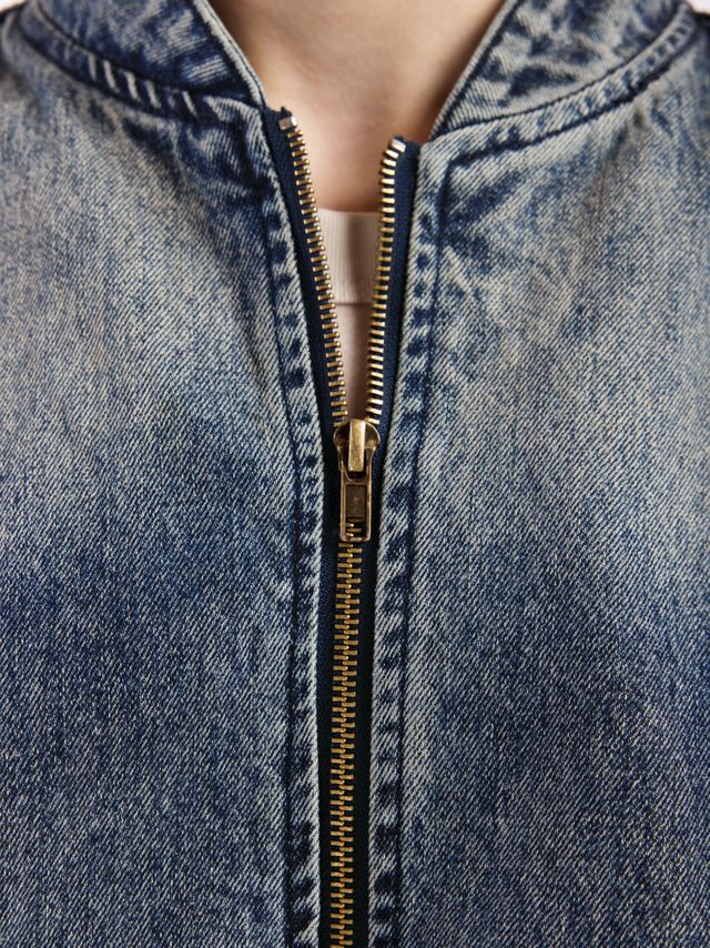 Джинсовый бомбер