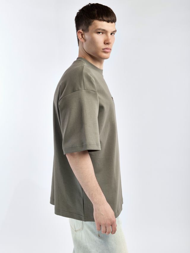 Футболка с вышивкой из камней