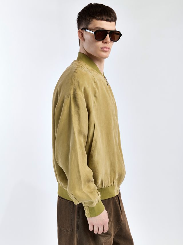 Бомбер из лиоцелла с велюровым эффектом