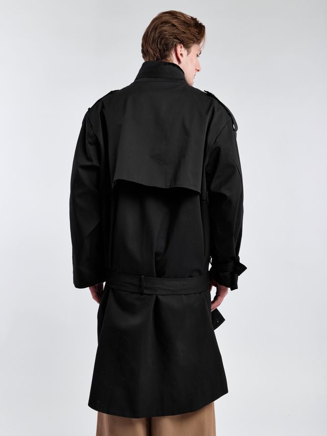 Асимметричный тренч с заниженным поясом