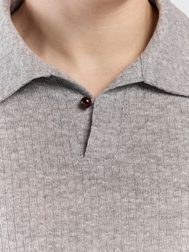 Поло с акцентной пуговицей