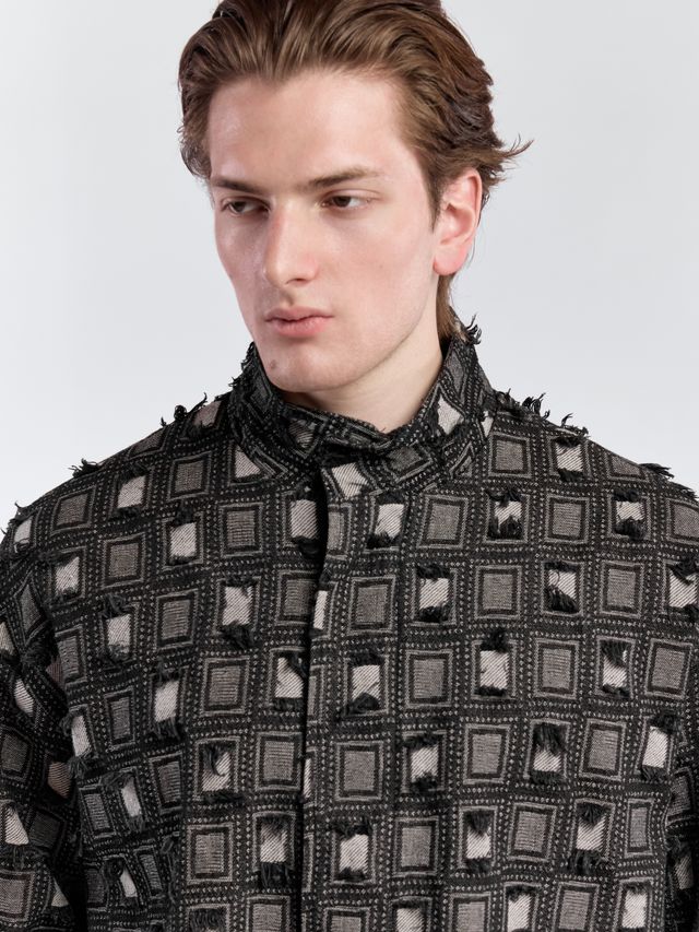 Джинсовый бомбер из фактурной ткани