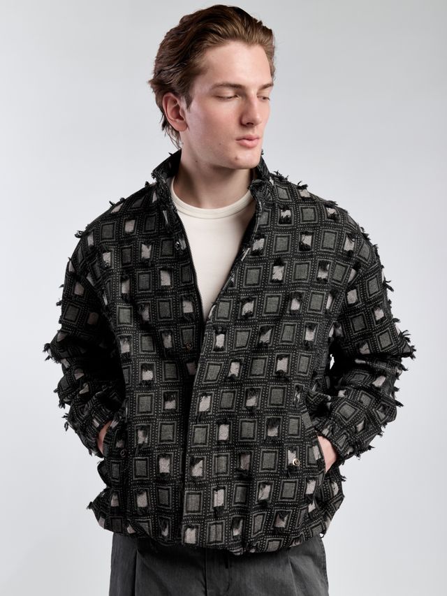 Джинсовый бомбер из фактурной ткани