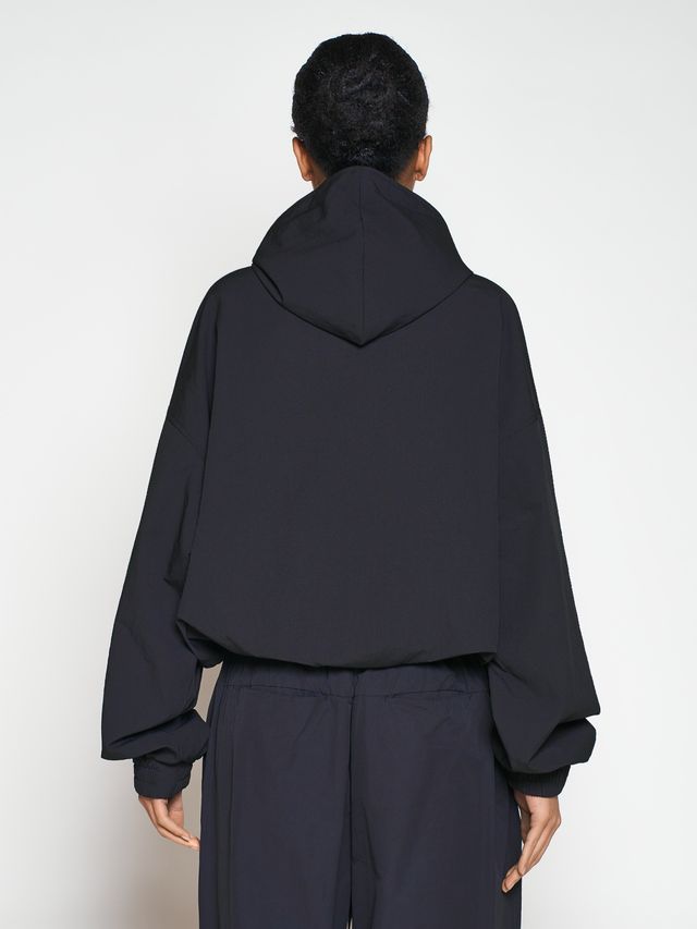 Ветровка с капюшоном