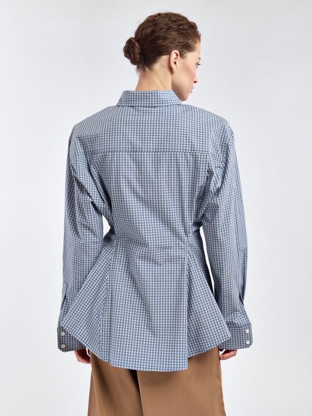 Приталенная рубашка в клетку