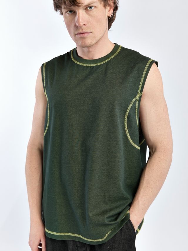 Майка с контрастными швами