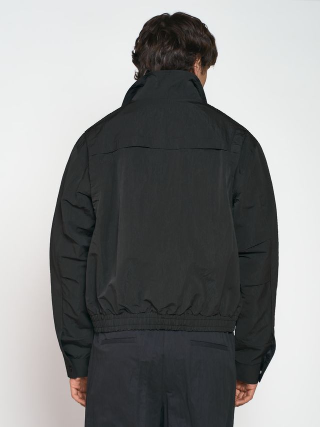 Ветровка из жатой ткани с воротником-стойкой