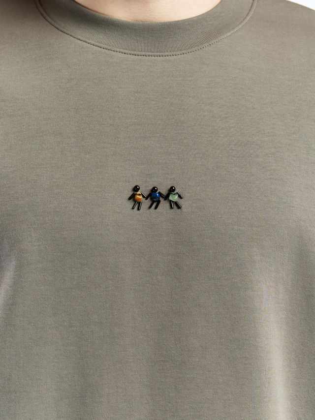 Футболка с вышивкой из камней