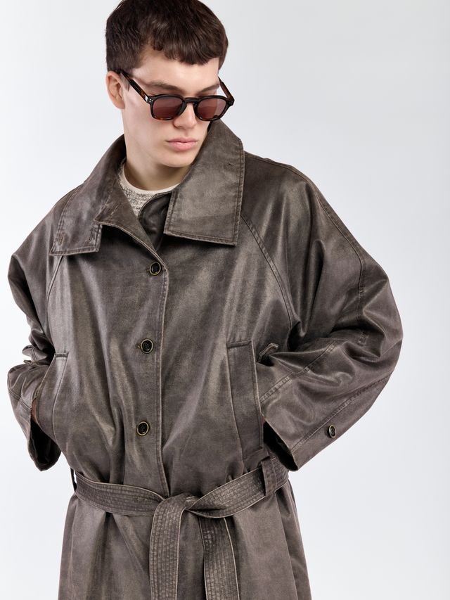 Плащ с имитацией кожи