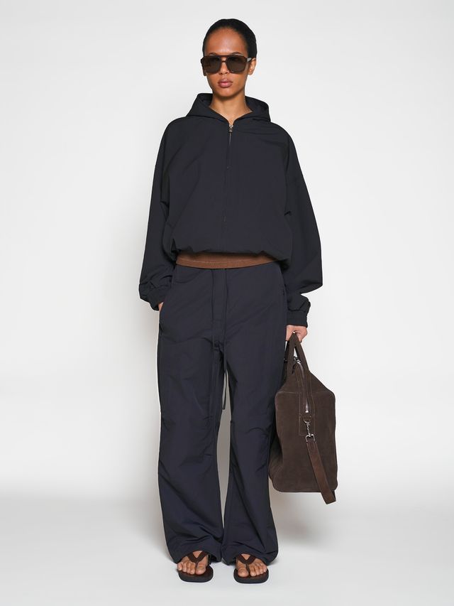 Ветровка с капюшоном