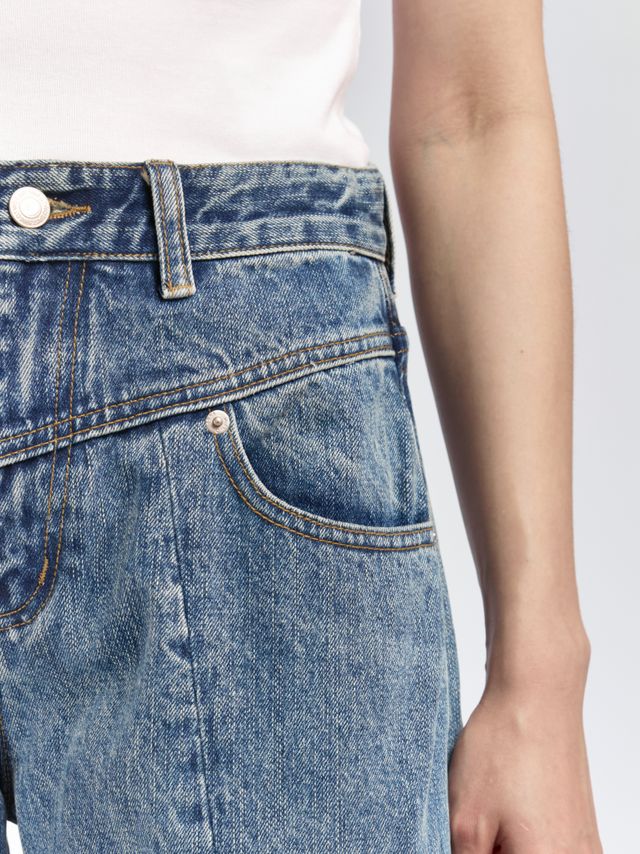 Джинсы с карманами О-силуэта