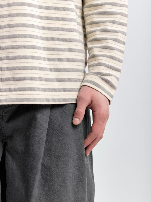 Лонгслив в полоску с горлом