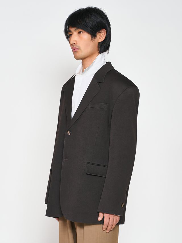 Пиджак строгого кроя
