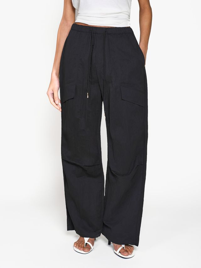 Брюки из жатой ткани с драпировкой