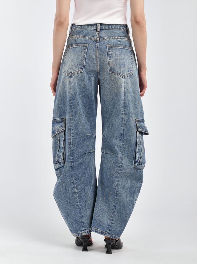 Джинсы с карманами О-силуэта