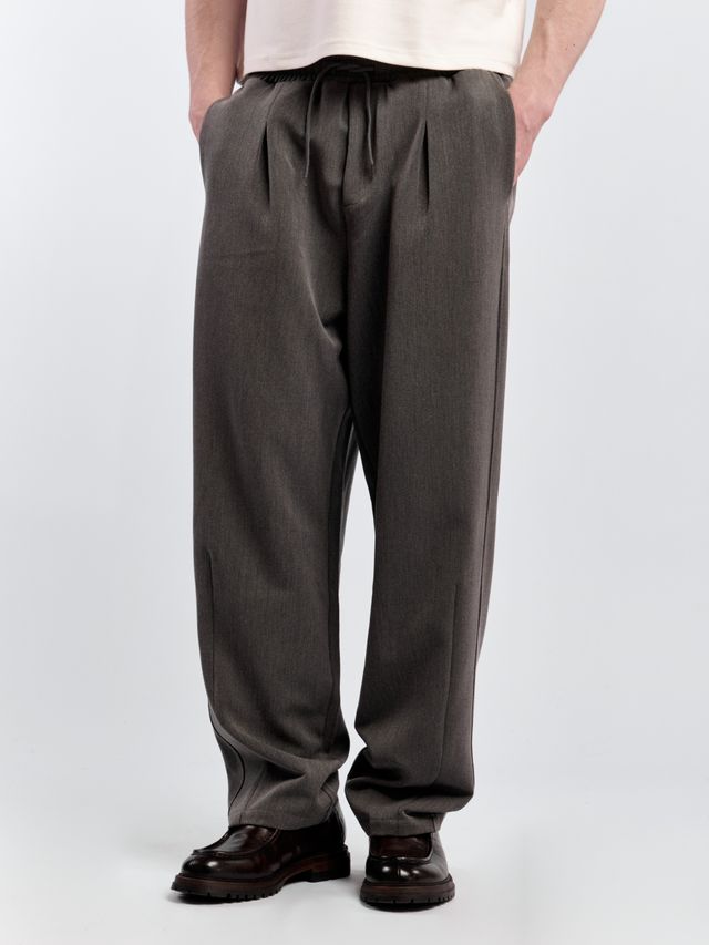 Классические зауженные брюки на резинке