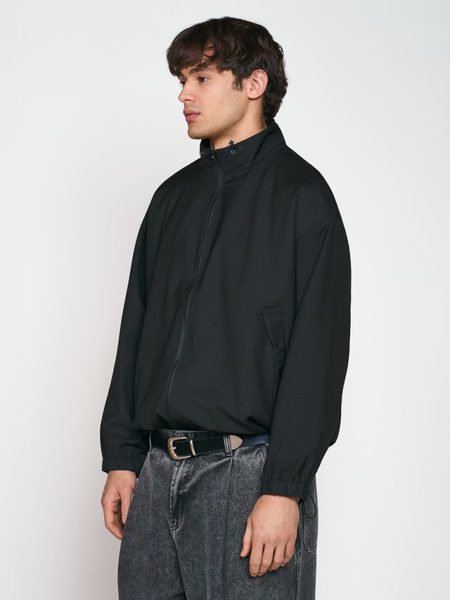 Ветровка с кулисками на воротнике