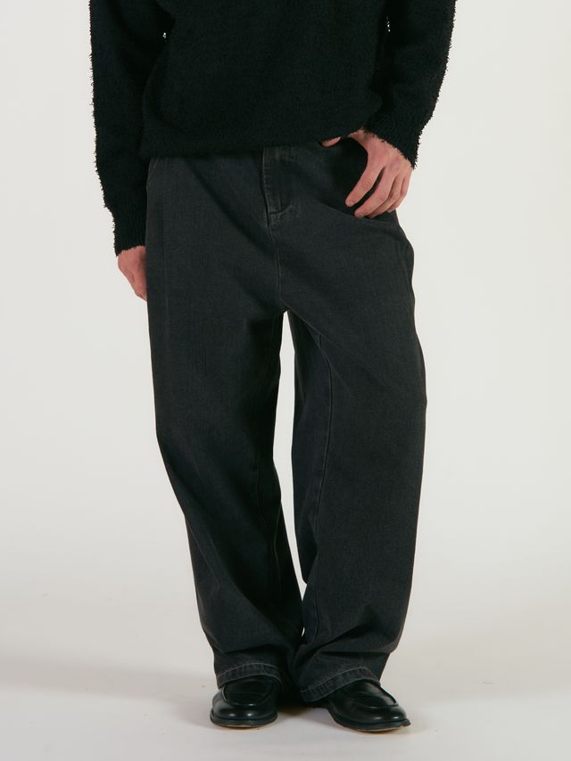 Джинсы брючного кроя