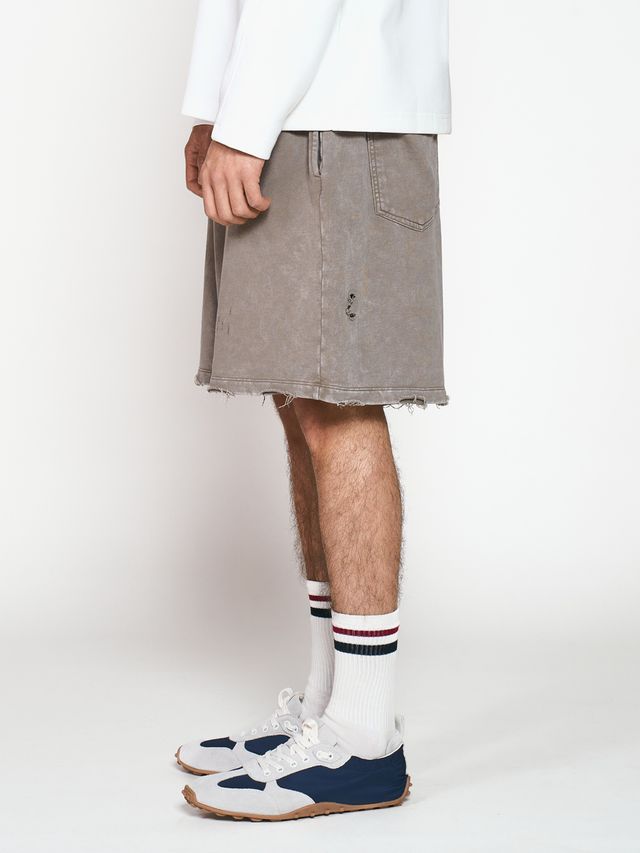 Шорты с необработанным краем и разрезами