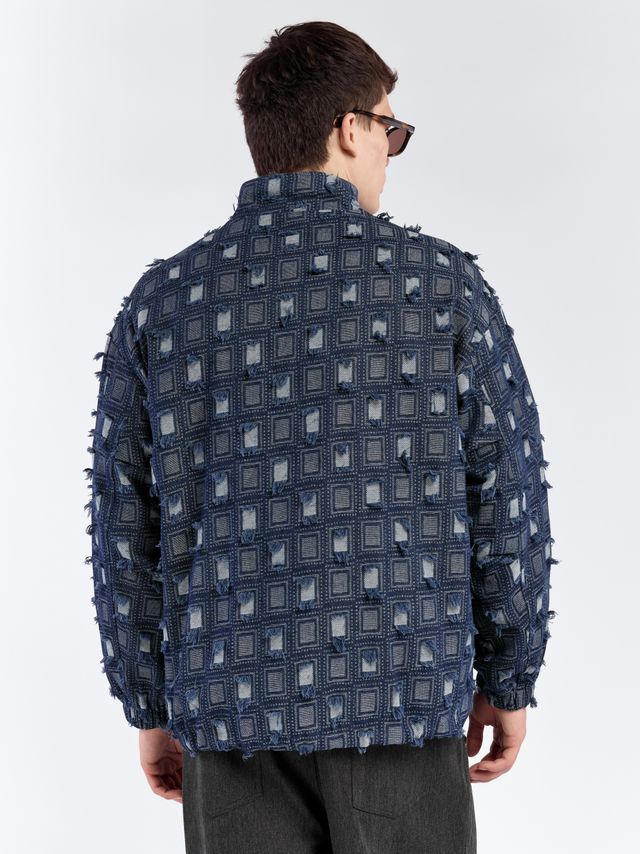 Джинсовый бомбер из фактурной ткани