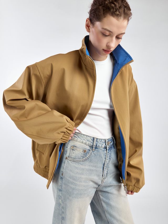 Куртка с воротником-стойкой укороченного кроя