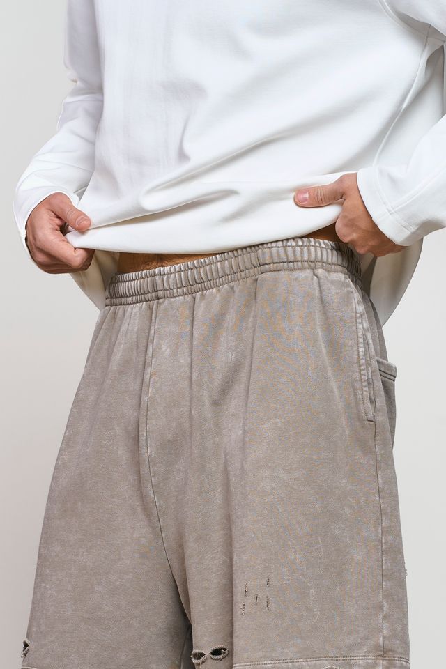 Шорты с необработанным краем и разрезами