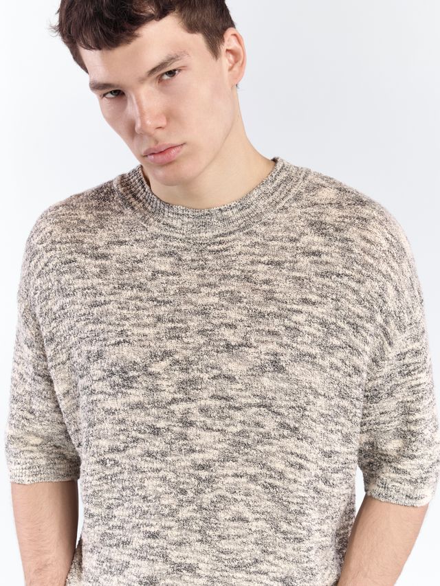 Футболка из вязанного трикотажа