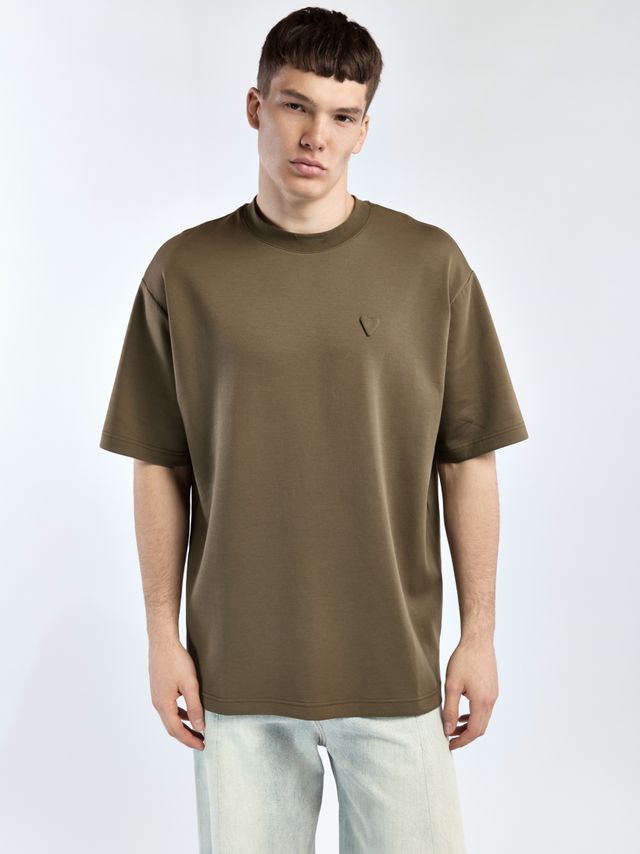 Футболка с нашивкой в виде сердца