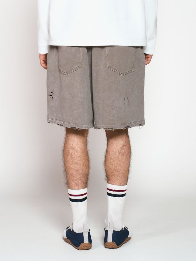 Шорты с необработанным краем и разрезами