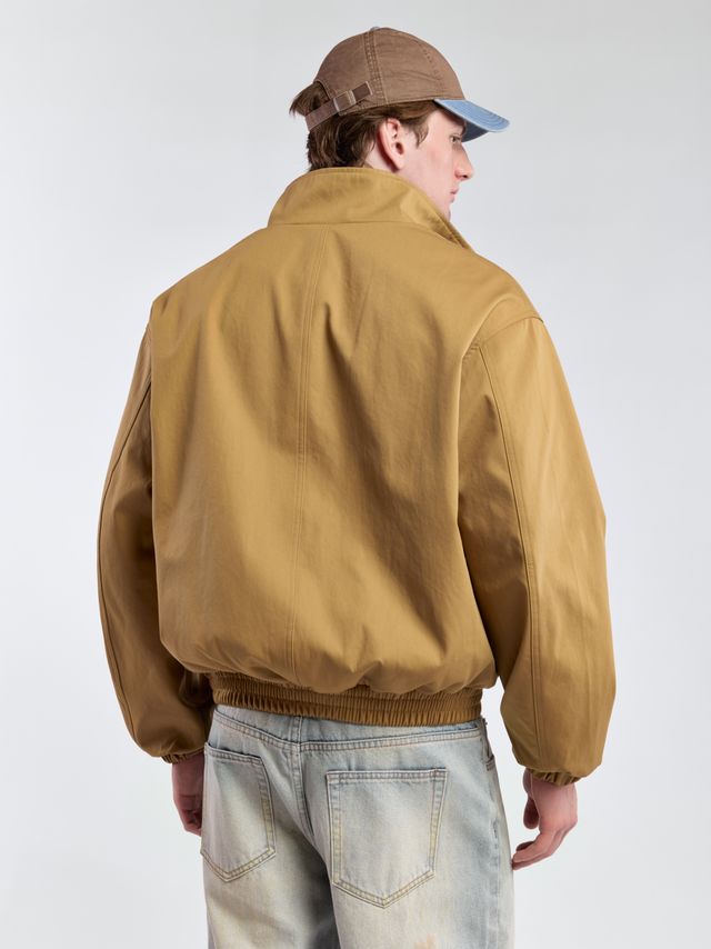 Куртка с воротником-стойкой укороченного кроя