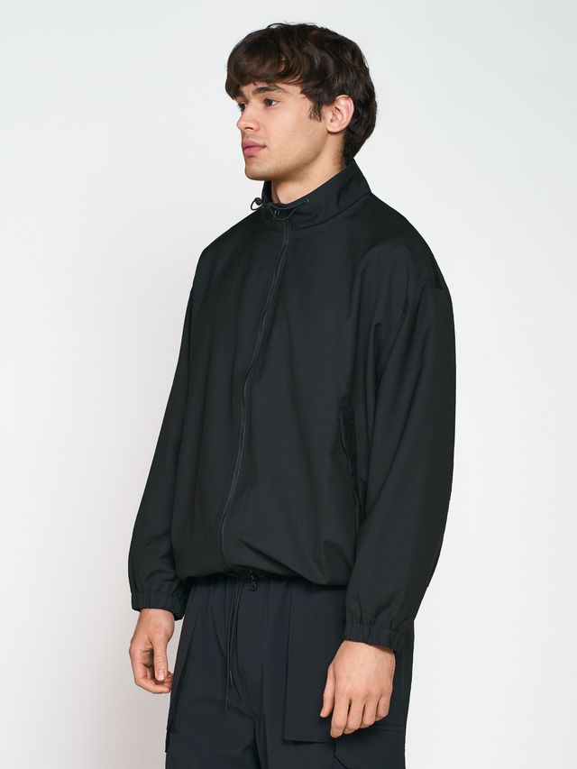 Ветровка с кулисками на воротнике