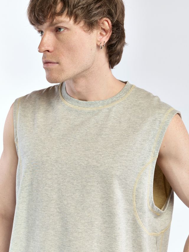 Майка с контрастными швами