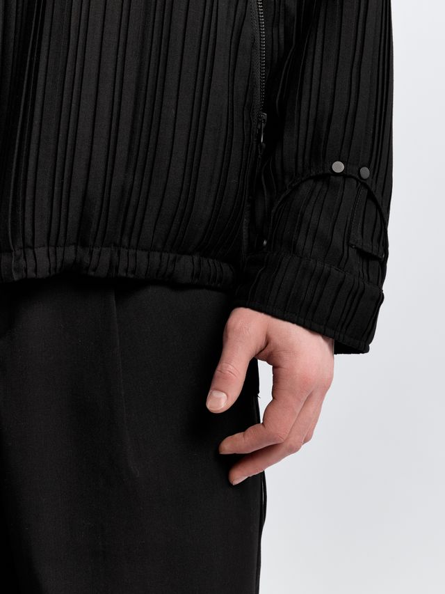 Куртка в рубчик с воротником-стойкой