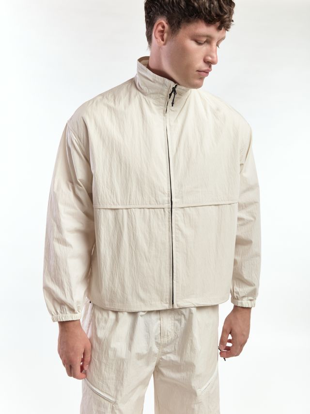 Ветровка с воротником-стойкой