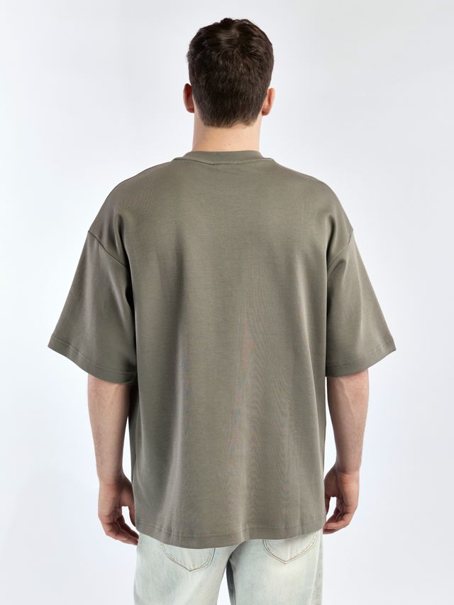 Футболка с вышивкой из камней