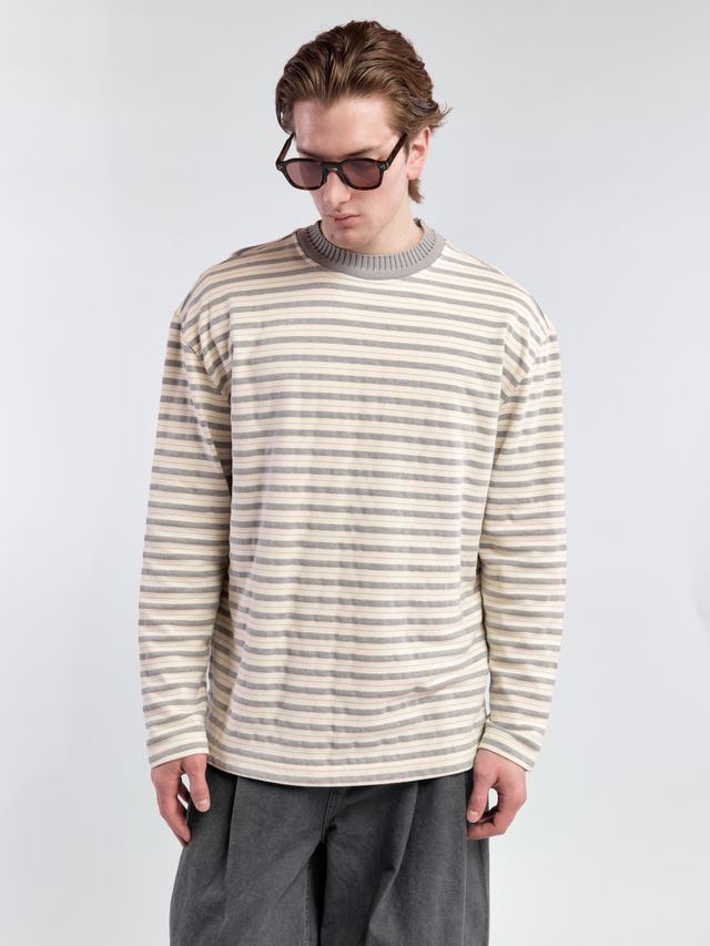 Лонгслив в полоску с горлом