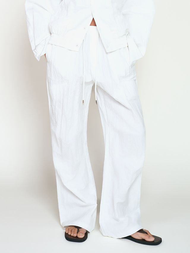 Брюки из жатой ткани с драпировкой