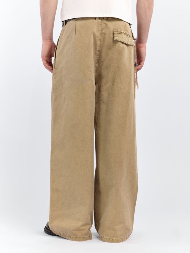 Брюки из выверенного хлопка с брелоком